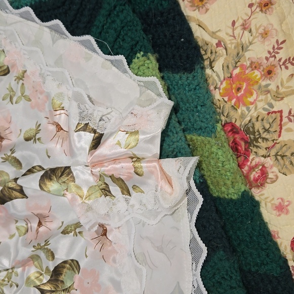 Pink satin shorts 2x brand new - Picture 2 of 4